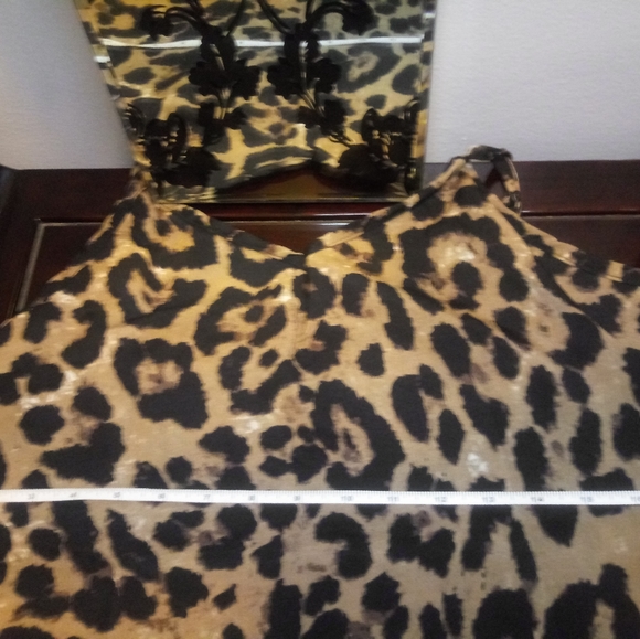 🇺🇸 3/$30 Leopard V Neck Blouse - Picture 8 of 9